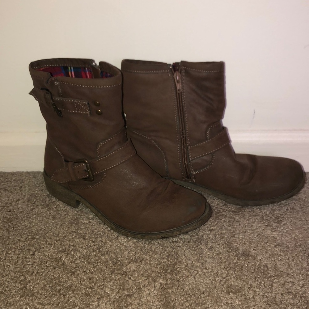 brown boots